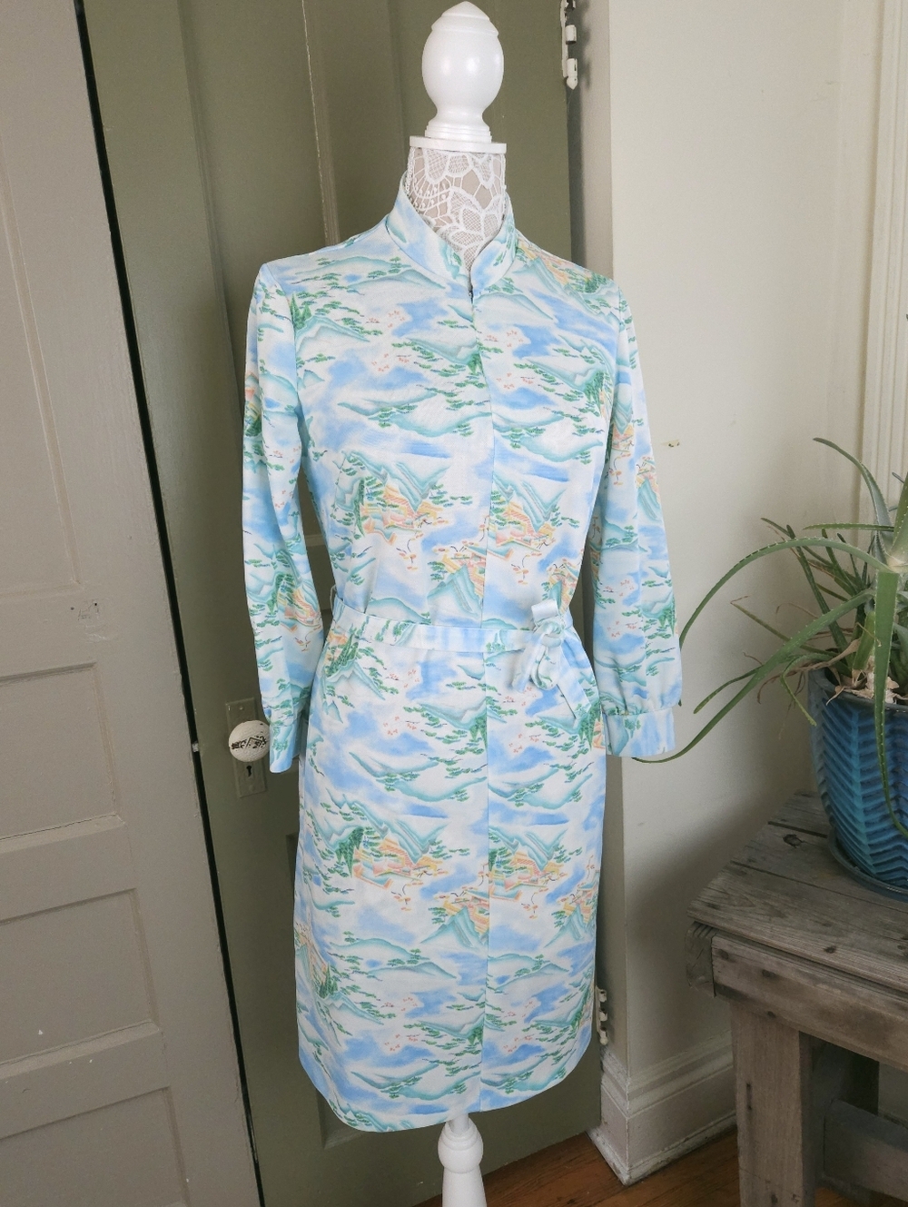 Vintage 70s Novelty Polyester Tie Waist Long Sleeved Dress Women's S
